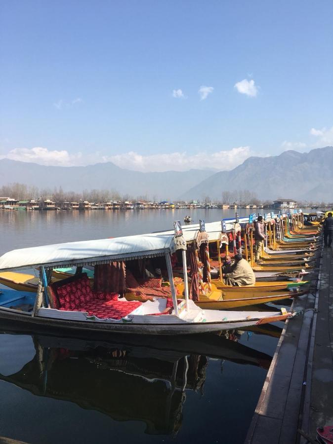 New Alexandra Houseboats Hotel Srīnagar Kültér fotó