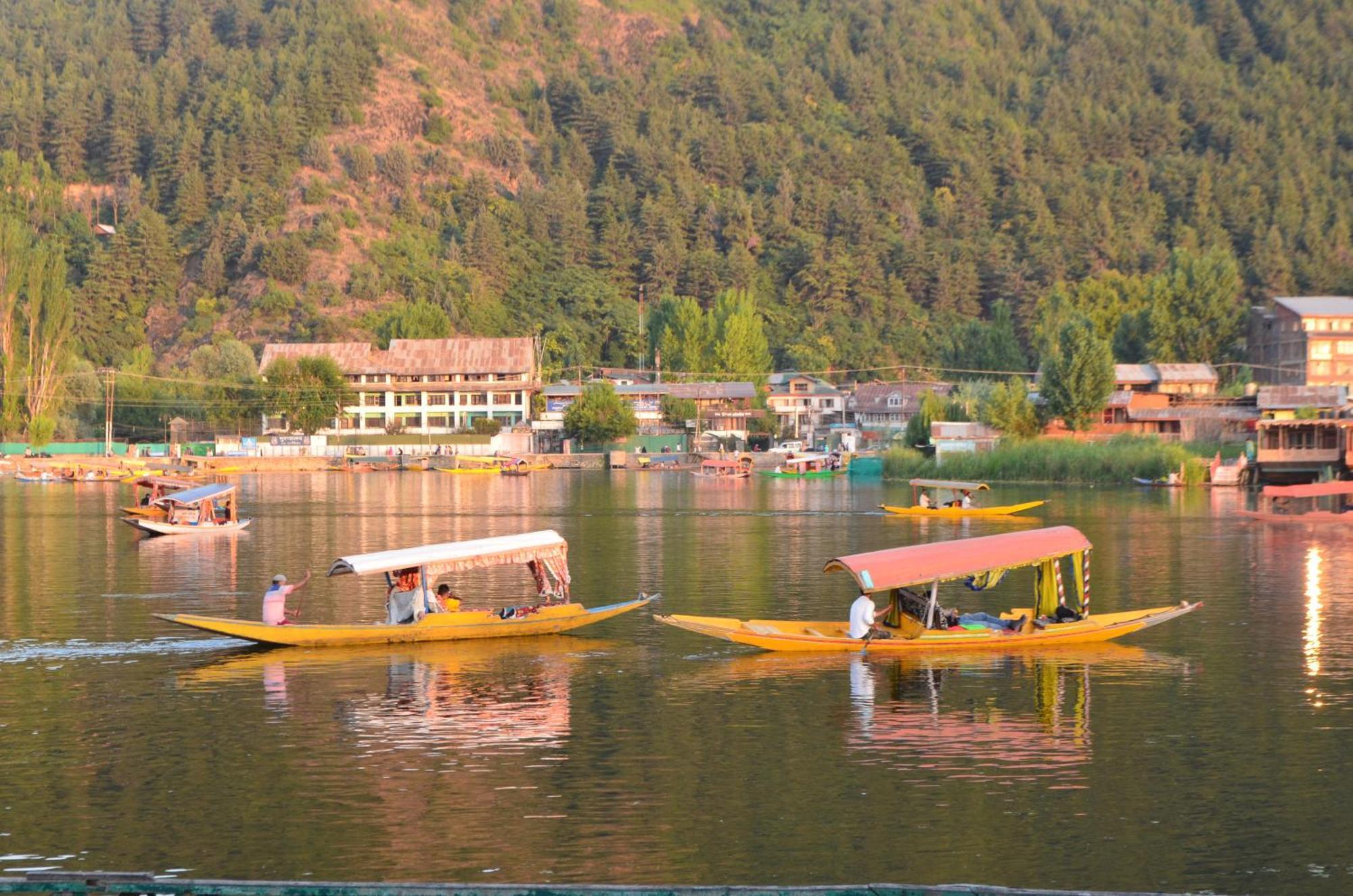 New Alexandra Houseboats Hotel Srīnagar Kültér fotó