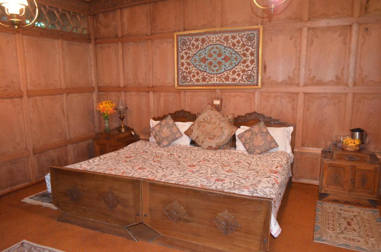 New Alexandra Houseboats Hotel Srīnagar Kültér fotó