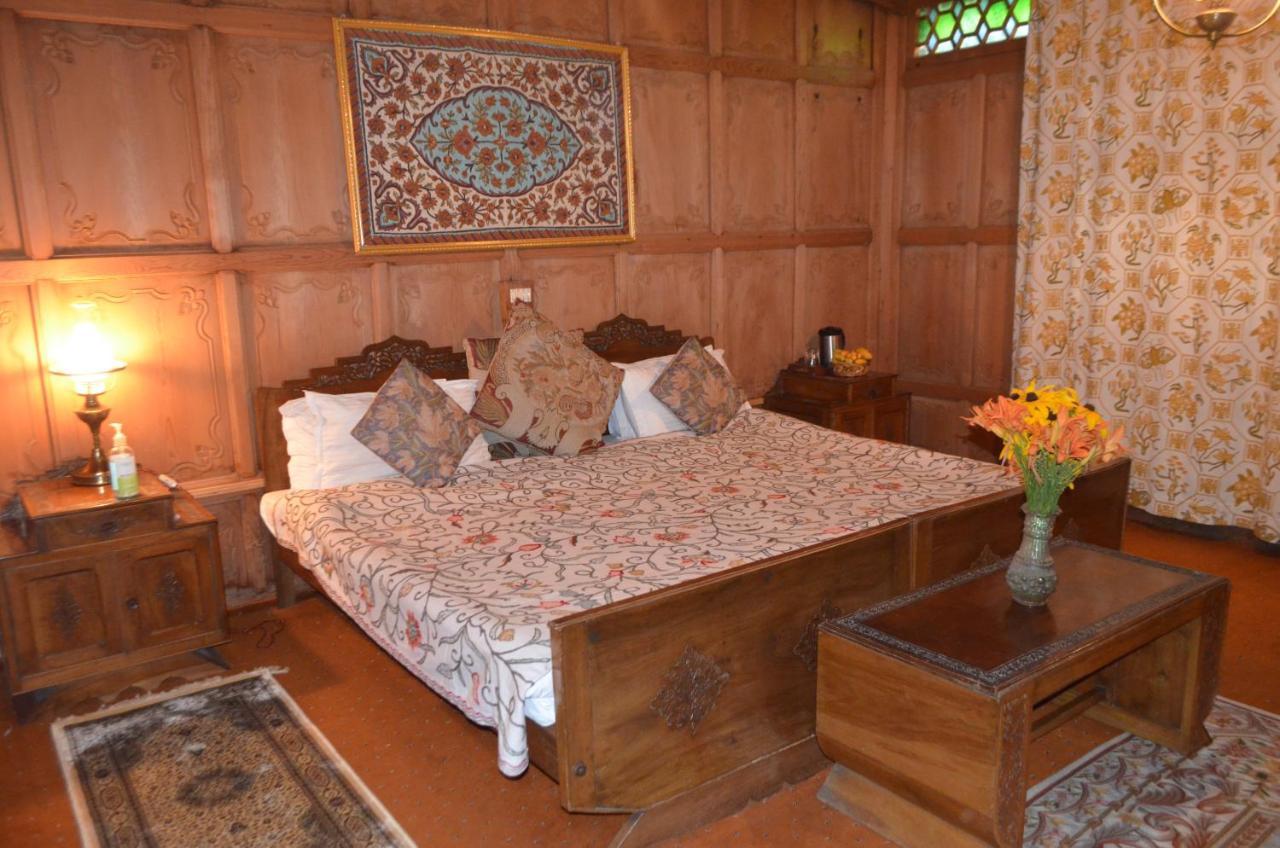 New Alexandra Houseboats Hotel Srīnagar Kültér fotó