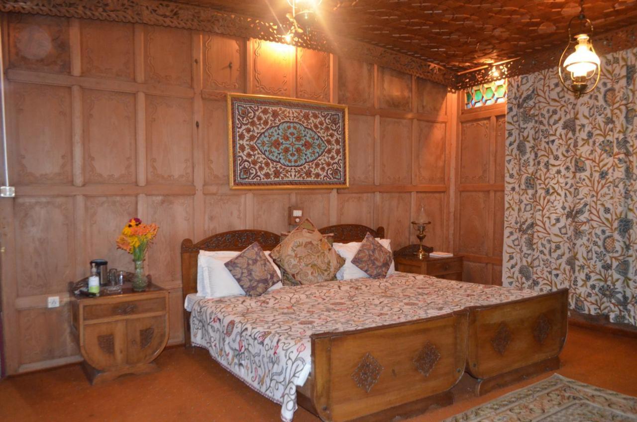 New Alexandra Houseboats Hotel Srīnagar Kültér fotó